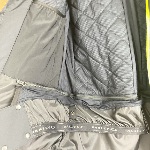 NWT Oakley Geo Camo 3M thinsulate snowboard jacket fluorescent green & black. - Picture 11 of 16